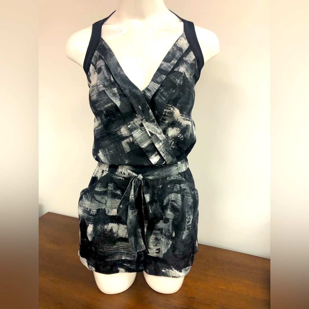 GUESS LOS ANGELES MESH RACER BACK ROMPER IN SIZE EXTRA SMALL